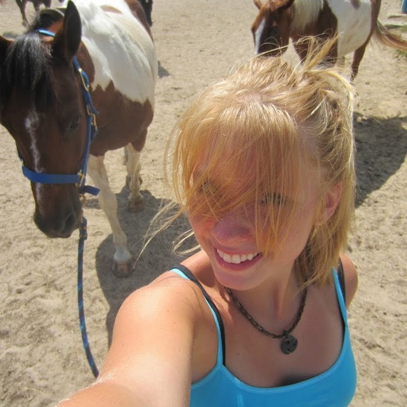 Meet your Posher, Alyssa - Picture 1 of 1